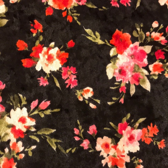 Velvet Shirley - Picture 2 of 6